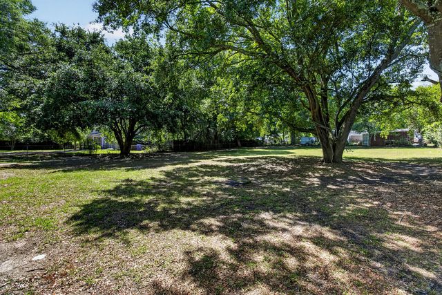211 6th Avenue, Mount Pleasant, SC 29464