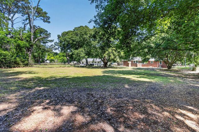 211 6th Avenue, Mount Pleasant, SC 29464