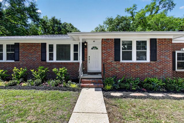 211 6th Avenue, Mount Pleasant, SC 29464