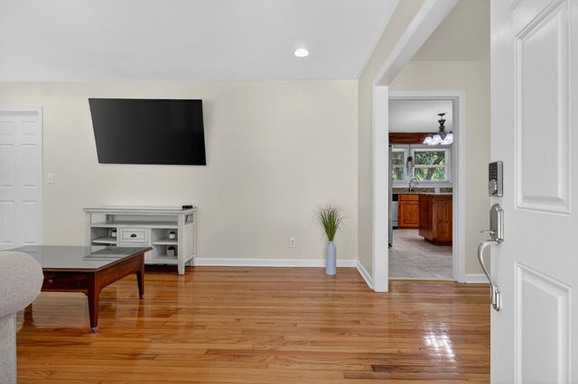 211 6th Avenue, Mount Pleasant, SC 29464