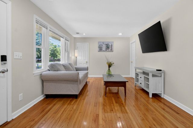 211 6th Avenue, Mount Pleasant, SC 29464