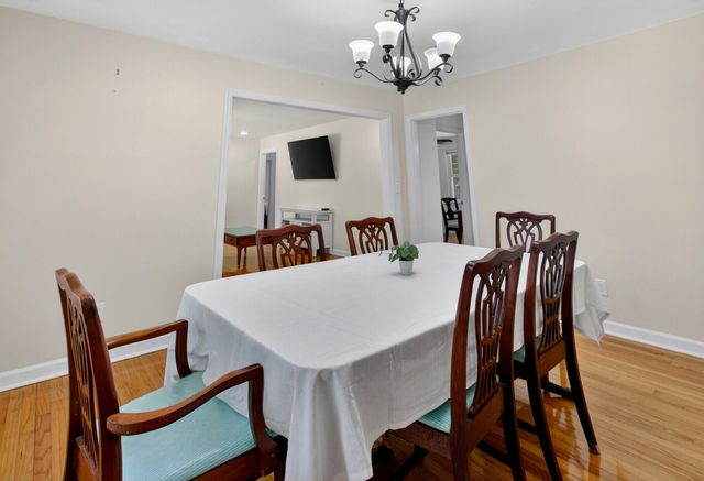 211 6th Avenue, Mount Pleasant, SC 29464