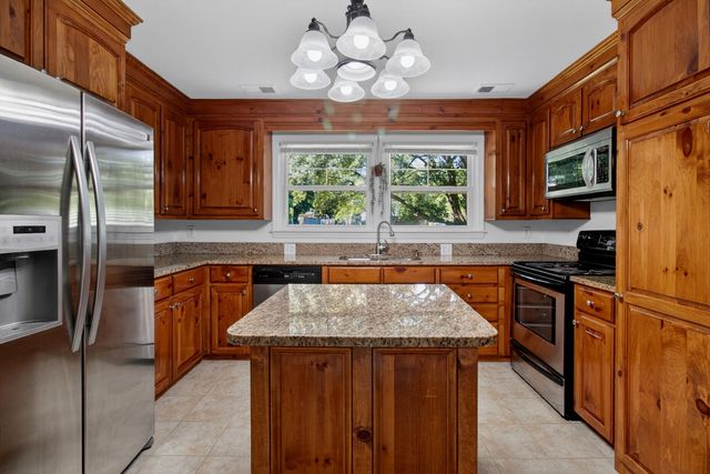 211 6th Avenue, Mount Pleasant, SC 29464
