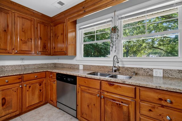 211 6th Avenue, Mount Pleasant, SC 29464