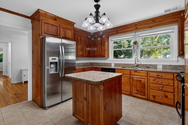 211 6th Avenue, Mount Pleasant, SC 29464