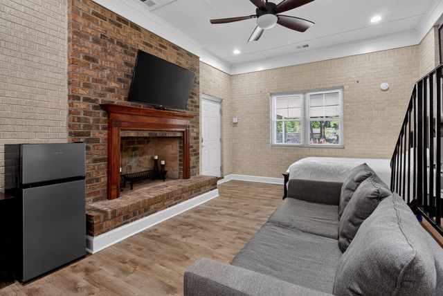 211 6th Avenue, Mount Pleasant, SC 29464