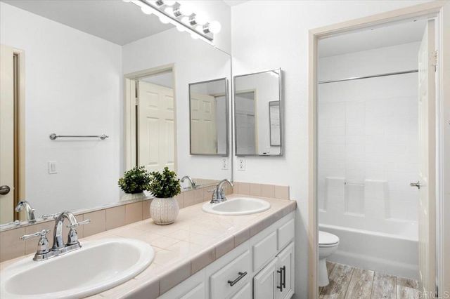 3173 Willow Tree Ln, Escondido, CA 92027