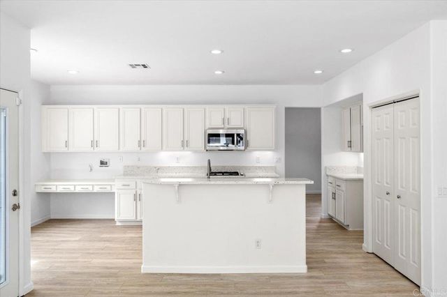 3173 Willow Tree Ln, Escondido, CA 92027