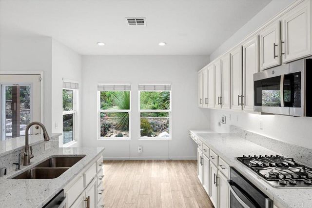 3173 Willow Tree Ln, Escondido, CA 92027