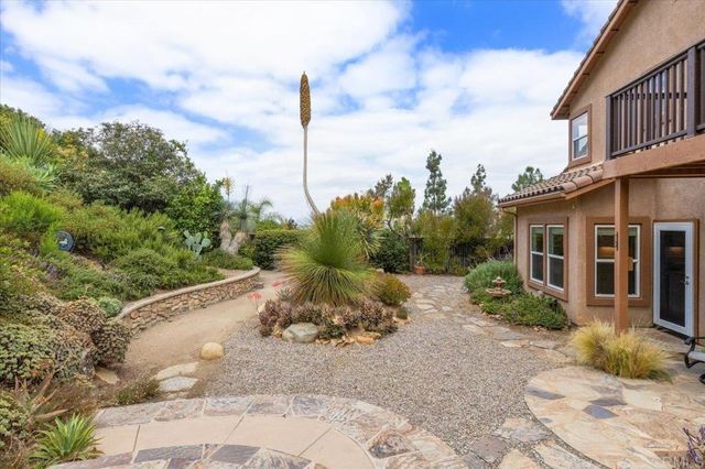 3173 Willow Tree Ln, Escondido, CA 92027