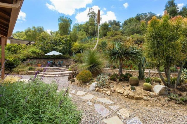 3173 Willow Tree Ln, Escondido, CA 92027