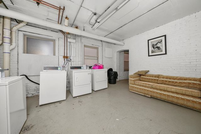 1925 Grove Avenue 211, Berwyn, IL 60402