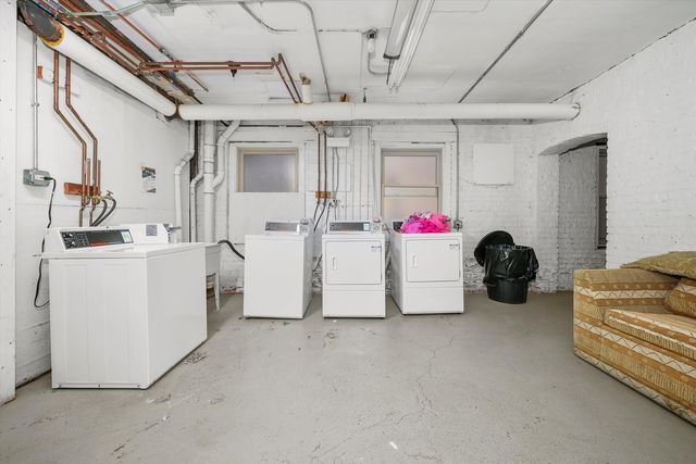 1925 Grove Avenue 211, Berwyn, IL 60402