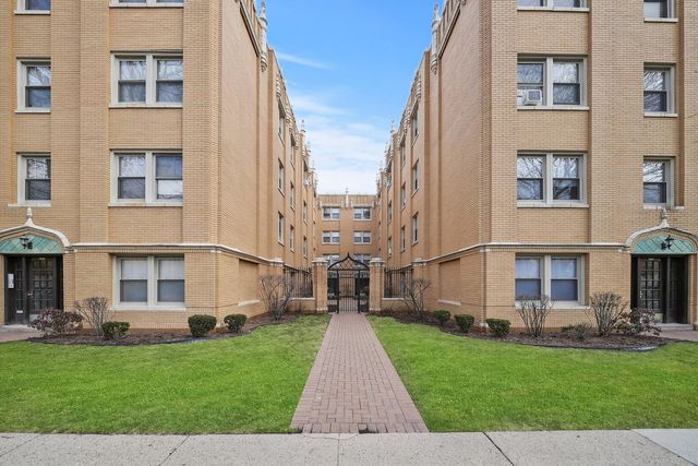 1925 Grove Avenue 211, Berwyn, IL 60402