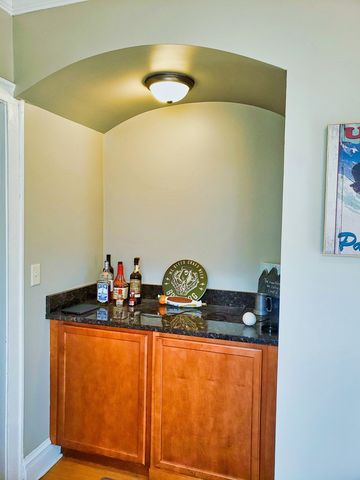 1925 Grove Avenue 211, Berwyn, IL 60402