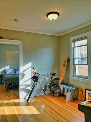 1925 Grove Avenue 211, Berwyn, IL 60402