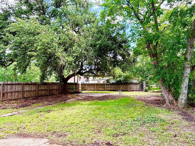 317 San Jacinto Street, La Porte, TX 77571