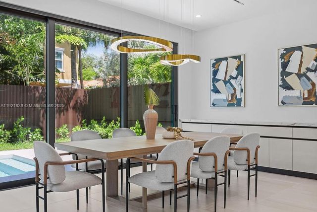 618 NE 17th Way, Fort Lauderdale, FL 33304