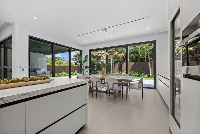 618 NE 17th Way, Fort Lauderdale, FL 33304