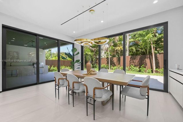 618 NE 17th Way, Fort Lauderdale, FL 33304