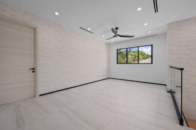 618 NE 17th Way, Fort Lauderdale, FL 33304