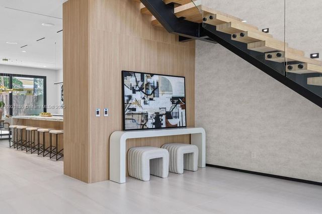 618 NE 17th Way, Fort Lauderdale, FL 33304