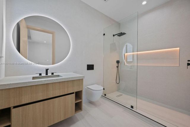 618 NE 17th Way, Fort Lauderdale, FL 33304