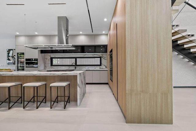 618 NE 17th Way, Fort Lauderdale, FL 33304