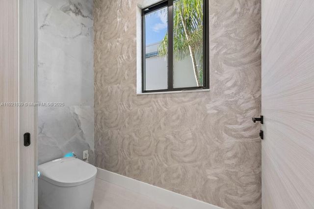 618 NE 17th Way, Fort Lauderdale, FL 33304