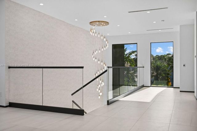 618 NE 17th Way, Fort Lauderdale, FL 33304