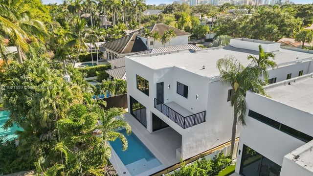 618 NE 17th Way, Fort Lauderdale, FL 33304