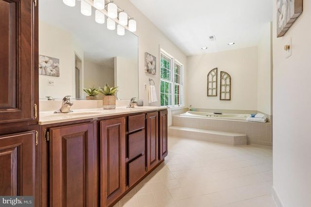 5722 GREENVIEW LN, Warrenton, VA 20187