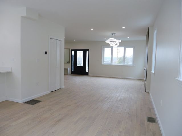 189 Electric A, Lunenburg, MA 01462