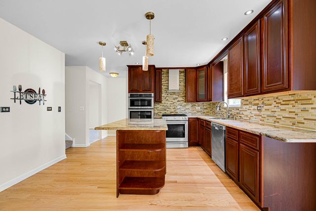 1853 Lake Shore Court, Romeoville, IL 60446
