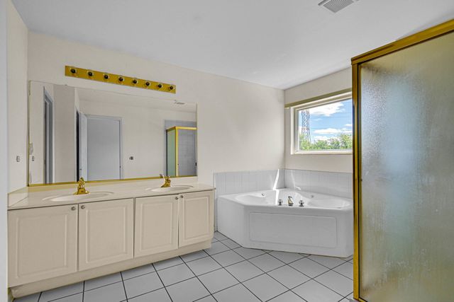 1853 Lake Shore Court, Romeoville, IL 60446