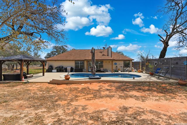 400 Clear Lake, Poteet, TX 78065