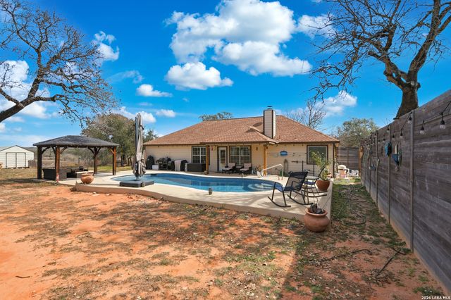 400 Clear Lake, Poteet, TX 78065