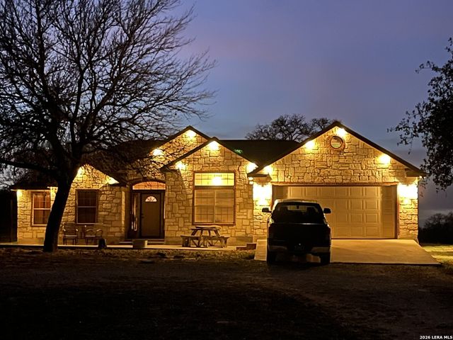 400 Clear Lake, Poteet, TX 78065