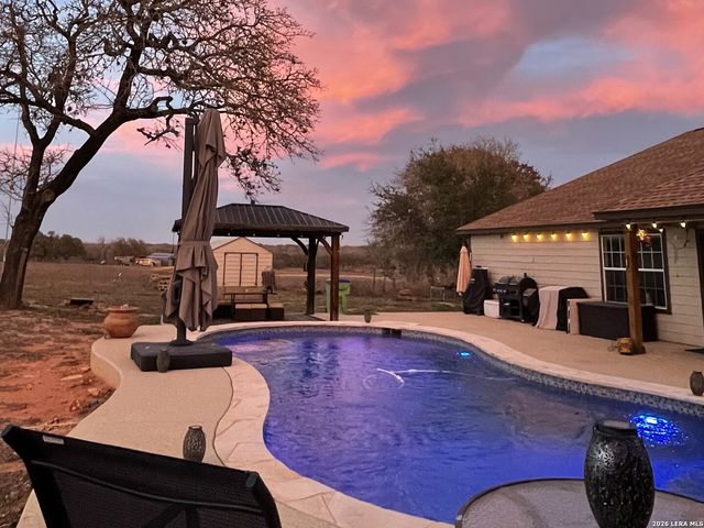 400 Clear Lake, Poteet, TX 78065