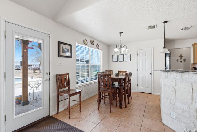 400 Clear Lake, Poteet, TX 78065