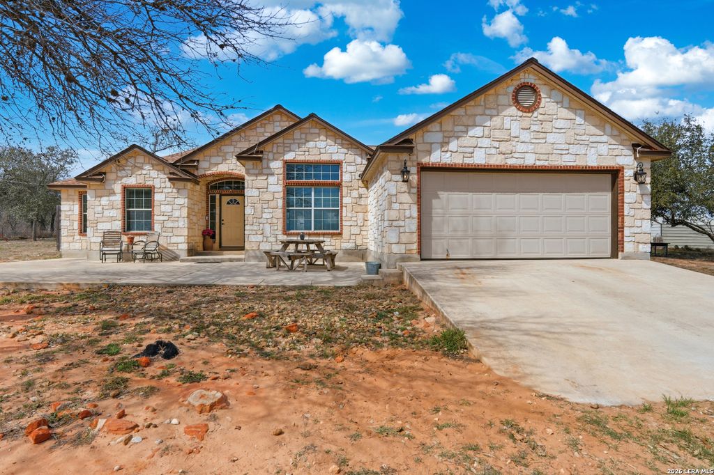 400 Clear Lake, Poteet, TX 78065