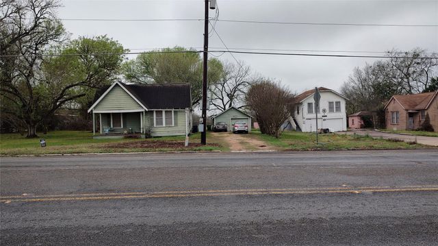 1703 N Park Street N, Brenham, TX 77833