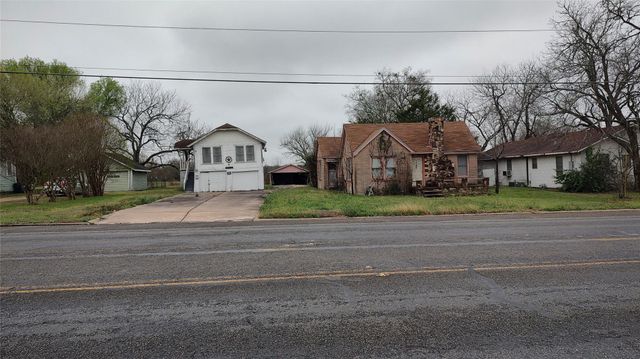 1703 N Park Street N, Brenham, TX 77833