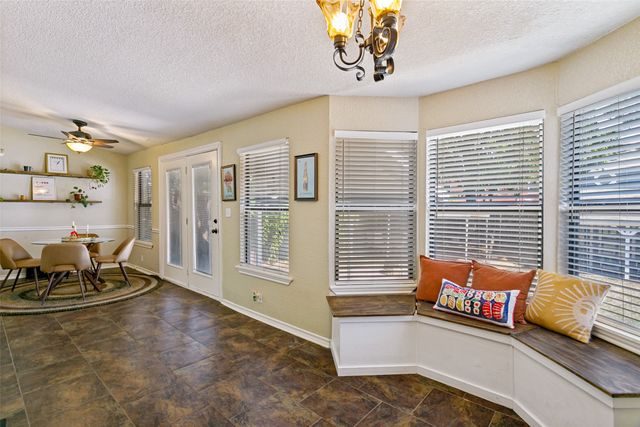 5012 Calmont Avenue, Fort Worth, TX 76107