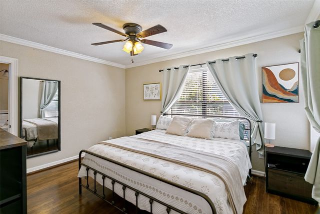5012 Calmont Avenue, Fort Worth, TX 76107