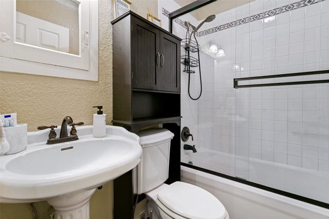5012 Calmont Avenue, Fort Worth, TX 76107