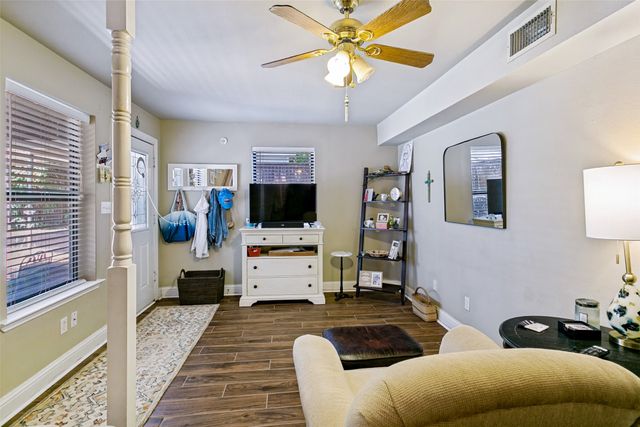 5012 Calmont Avenue, Fort Worth, TX 76107