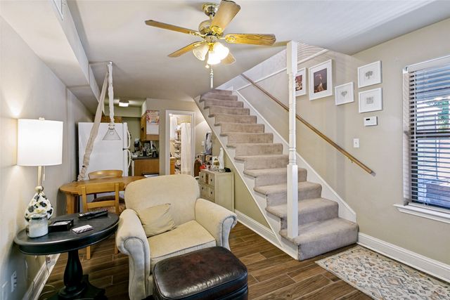 5012 Calmont Avenue, Fort Worth, TX 76107