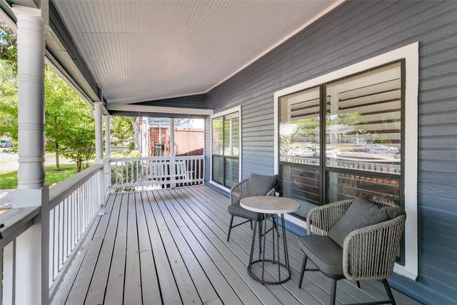 5012 Calmont Avenue, Fort Worth, TX 76107