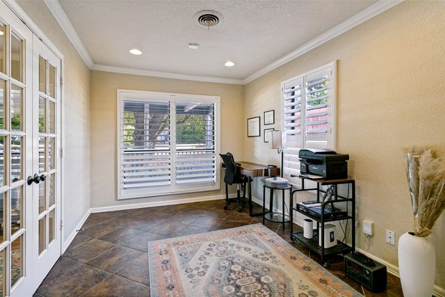 5012 Calmont Avenue, Fort Worth, TX 76107